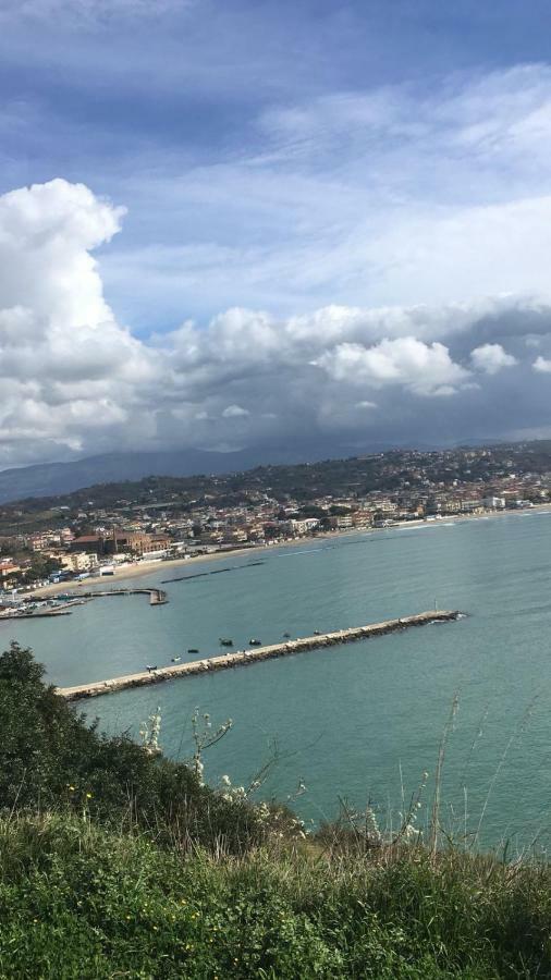 Villa Il nespolo Scauri  Esterno foto